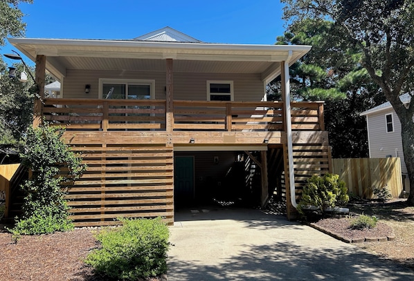 Top level: 885 sq ft of living space & spacious deck. Bottom: storage & laundry