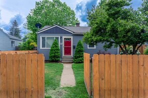 Welcome to your home away from home! This charming blue house features a fenced front yard, offering privacy and a cozy spot just minutes from downtown Coeur d'Alene.