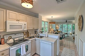 Fully Equipped Kitchen | Main Level