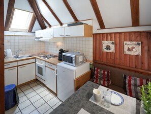 Cabinetry, Eigentum, Spüle, Sinken, Möbel, Countertop, Herd, Holz, Fenster, Küche