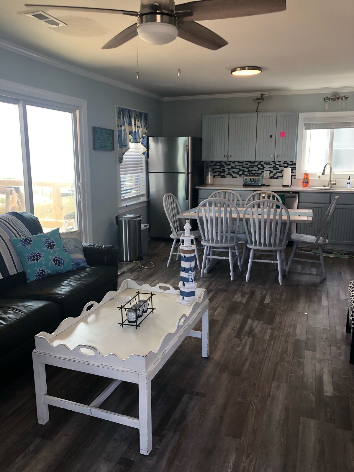 Ocean Front WiFi, Pet Friendly, HDTV, Balcony Overlooking Ocean, Renovated!