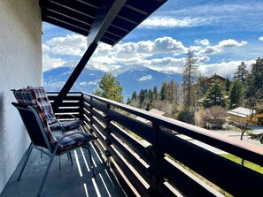 Cloud, Sky, Property, Wood, Shade, Tree, Sunlight, Plant, Mountain, Fence