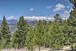 Mountain Views | Remote Retreat