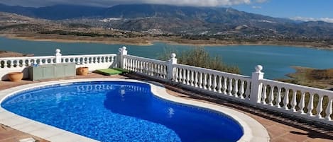 Big private pool with spectacular views