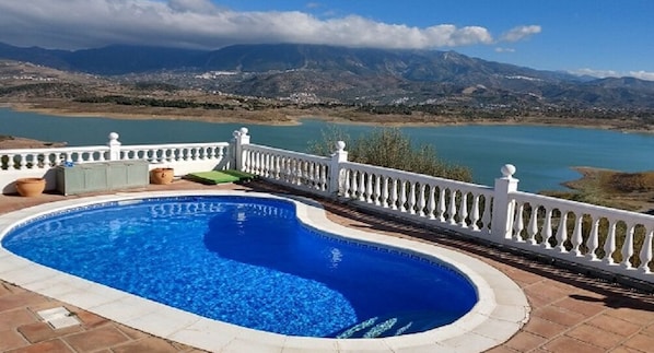 Big private pool with spectacular views