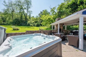 Bain à remous extérieur