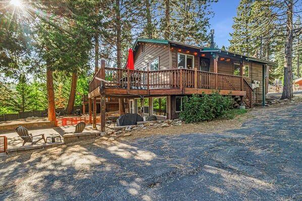 Lake Almanor Escape 6 (the lower unit) and Lake Almanor Escape 7(the upper unit).