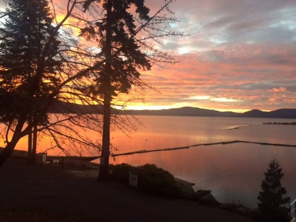 Welcome to Lake Almanor. Sunsets are the best reward! *Message with any questions!