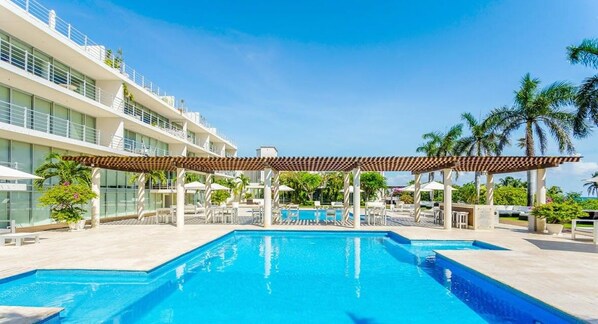 Common area pool at Magia!