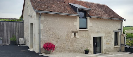 Ancien pressoir aménagé en 2 chambres d'hôtes