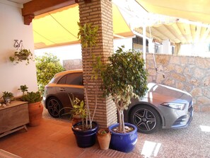Jardin. Parking inclus dans le prix.