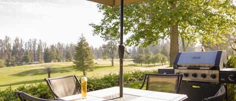 Sweeping views of the 9th fairway from the patio, living area & king room