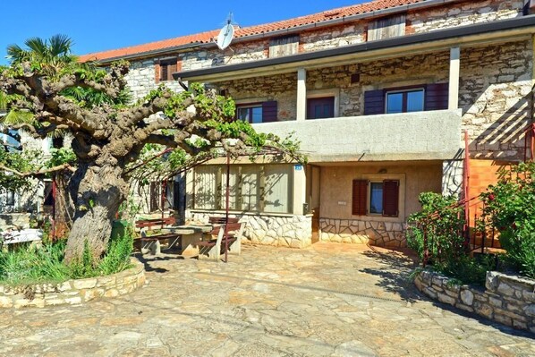 The outside of the house and the private parking in front of the house in the courtyard