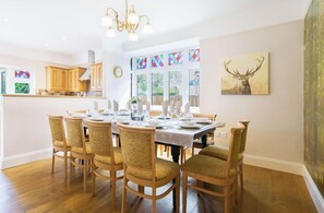 Large open plan kitchen diner