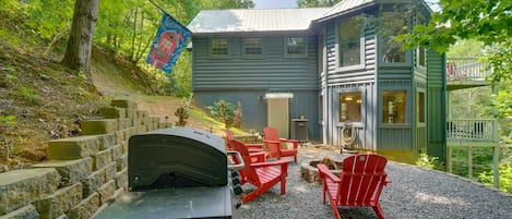 Sevierville Vacation Rental | 2BR | 2BA | 2-Story Cabin | 1,644 Sq Ft