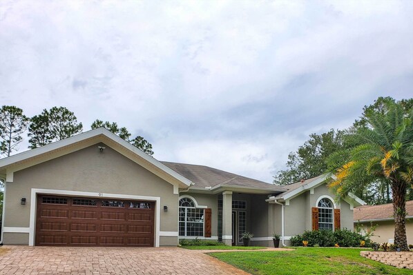 Palm Coast Vacation Rental | 4BR | 2BA | 2,505 Sq Ft | 1 Story