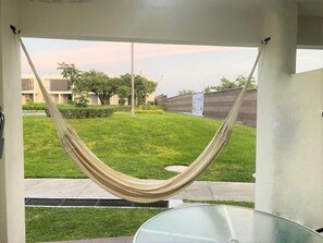Que tal columpiarte en la hamaca....