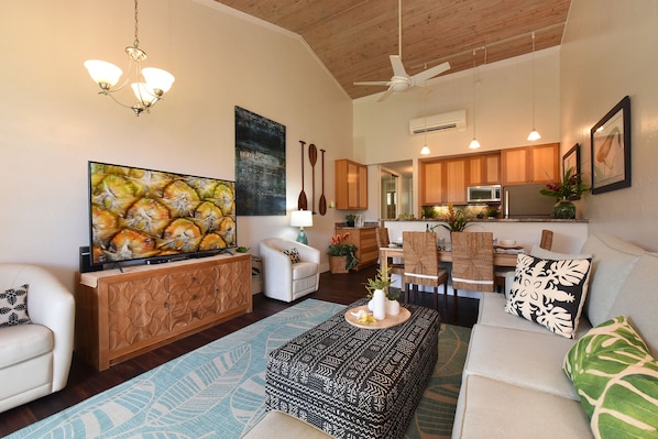 Napili Shores F246 living area 1