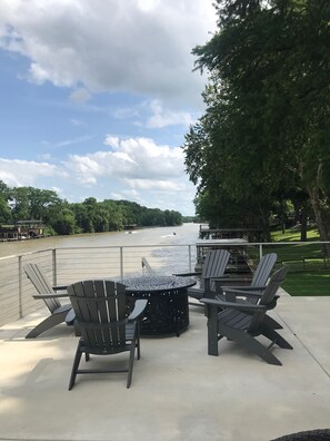 Boathouse Deck - Seating for 16