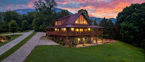 Our picturesque cabin, set in the foothills of the Great Smoky Mountains, TN