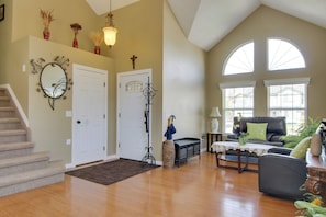 Foyer | Main Floor | Keyless Entry | Free WiFi | Air Conditioning