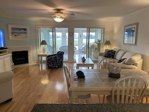 LivingRoom 