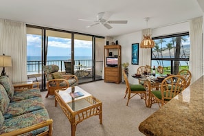 One of the best units at Sugar Beach with it's sweeping ocean views and views of the harbor.