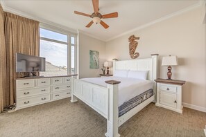 Gulf front master bedroom.