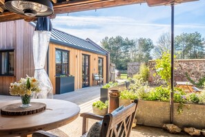 The Able Stables, Sam's Cottage, East Rudham: Looking out onto the gravel courtyard