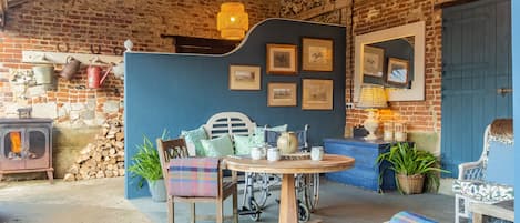 Sam's Cottage, East Rudham: The seating and dining area in the outside barn