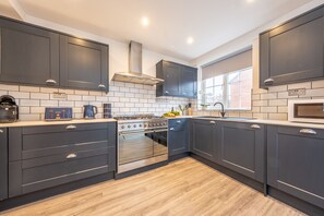 Sea Shanty Cottage, Wells-next-the-Sea: A smart fitted kitchen