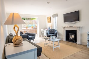 Neptune House, Wells-Next-the-Sea: Spacious sitting room with an electric fire
