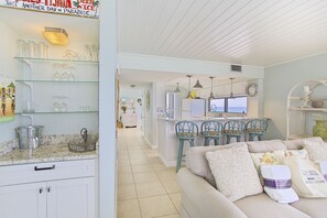 21-Mainsail-151-Drink-Station