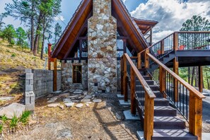 Big Rock Chalet Outside View