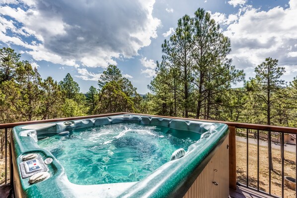 Hot Tub and Views at Big Rock Chalet