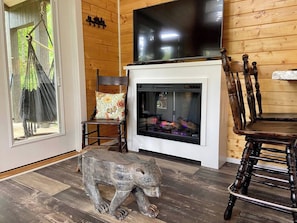 Enjoy relaxing nights and days by the fireplace. Watch DVDs and play sega mini.