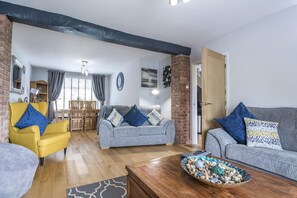 Mayfield House - 4 Bedroom House - Tenby (3829)