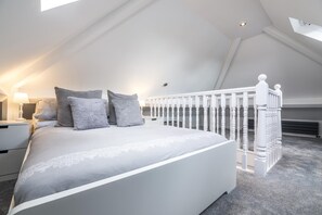 Mayfield House - 4 Bedroom House - Tenby (3821)