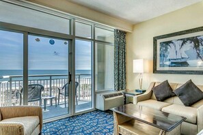 Gorgeous oceanfront living room 