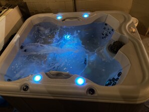 Indoor spa tub