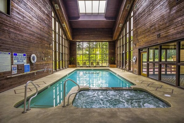 Community Indoor Pool &amp; Jacuzzi