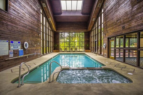 Community Indoor Pool &amp; Jacuzzi