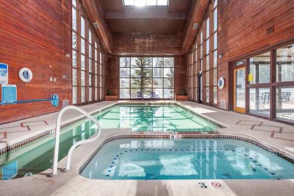 Community Pool and Jacuzzi