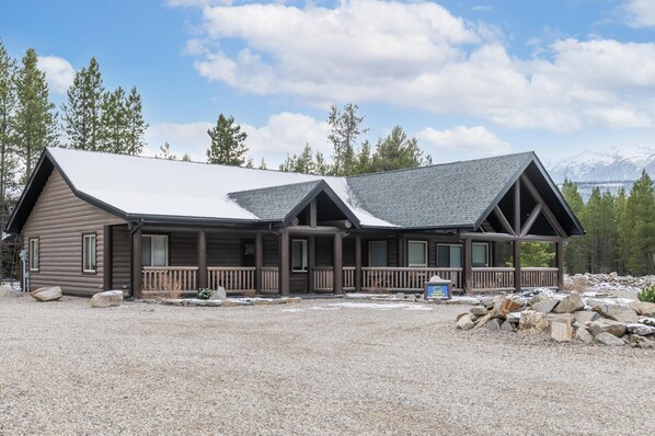 Lazy Moose Cabin Rental (1595)