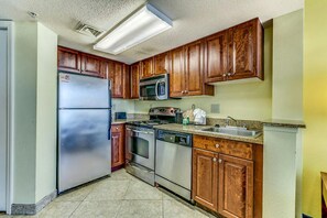 Full kitchen - great for cooking meals! 