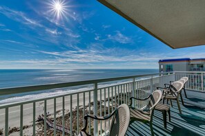 Spectacular balcony view! 