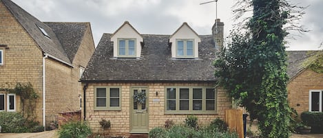 The exterior of Bay Tree Cottage, Cotswolds