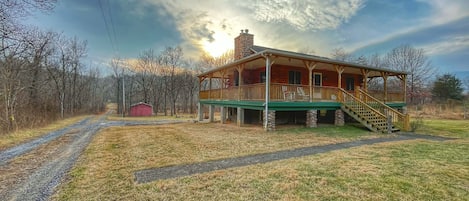 Heaven Can Wait! Gorgeous, newly renovated log cabin