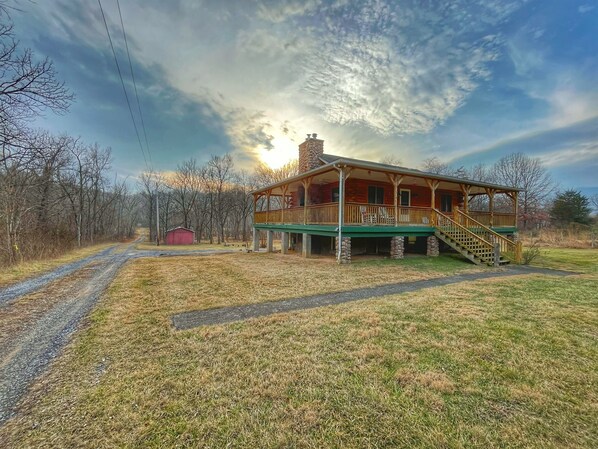 Heaven Can Wait! Gorgeous, newly renovated log cabin