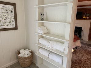 We supply fresh linens and towels.